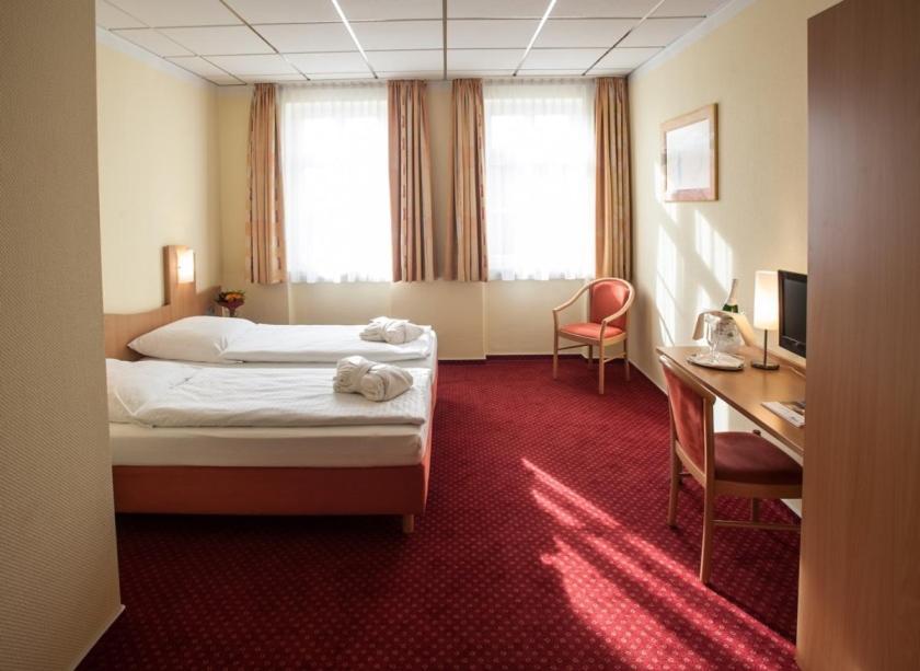 Nieder Weisel Johanniterhotel מראה חיצוני תמונה